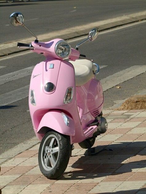 Pink Moped, Princess Car, Pink Motorcycle, Pink Cars, Pink Rims, Moped Scooter, Vespa Vintage, Pink Car, Classy Cars