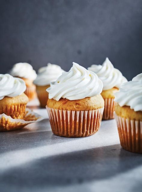 These better-for-you cupcakes are low in sugar and simply delicious! Vanilla Cupcakes Photography, Plain Vanilla Cupcakes, Cake Sucre, Cupcakes Healthy, Cop Cake, Cowboy Cupcakes, Cupcakes Vanilla, Tasty Cakes, Simply Delicious