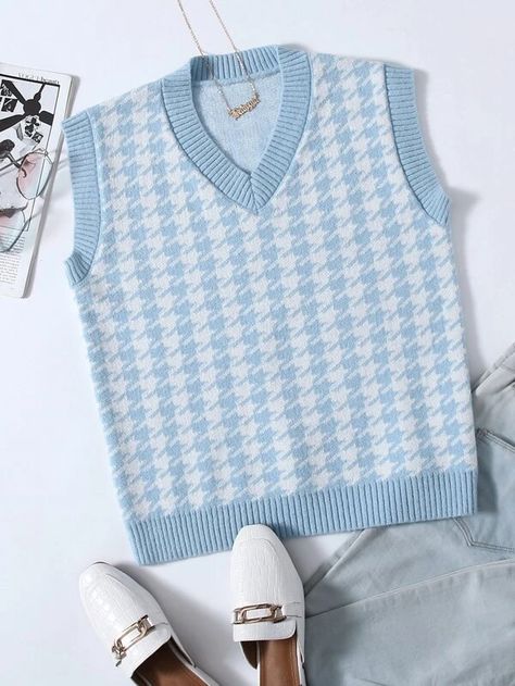 Plaid Sweater Vest, V Neck Sweater Vest, Trendy Vest, Preppy Mode, Vest Outfit, Streetwear Essentials, Sweater Vests, Matching Sweaters, Fall Fit