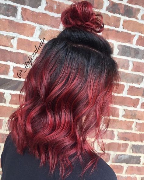 Red And Brown Hair Ideas, Red Hair Dark Roots, Red And Brown Hair, Hair Color Red Ombre, Brown Hair Ideas, Trendy We Fryzurach, Red Hair Looks, Red Ombre Hair, Wine Hair