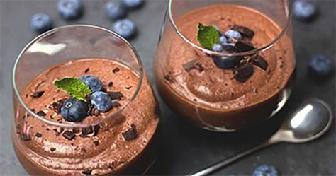 Almost no carb dessert recipe travels well, goes from casual to formal, and works as a pop. Bulletproof Diet Recipes, Keto Mousse, Bulletproof Recipes, Bio Hacking, Dolce Poche Calorie, Birthday Soiree, Bulletproof Coffee Recipe, Bulletproof Diet, Healthy Meat Recipes