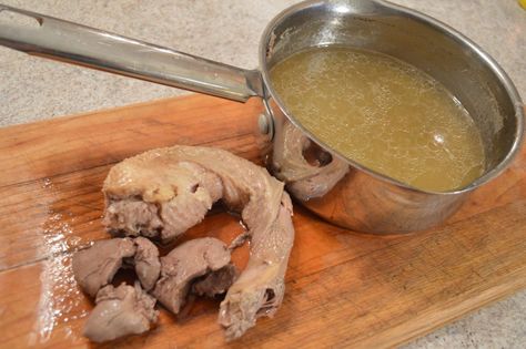 Boiling Recipes, Turkey Gravy Recipes, Turkey Neck Gravy, Canning Turkey, Giblets Recipe, Turkey Neck Recipe, Making Turkey Gravy, Chicken Giblets, Turkey Giblets