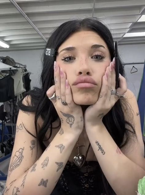 Nessa Barrett Makeup, Nessa Barrett Nails, Nessa Barrett Tattoo, Nessa Barrett, Subtle Tattoos, Dream Tattoos, Face Tattoo, Tat Ideas, Baby Cowboy