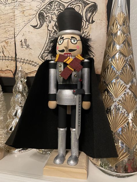 DIY Harry Potter themed Christmas nutcracker Harry Potter Nutcracker, Nutcrackers Diy Paint Ideas, Nutcracker Upcycle, Gold Nutcracker Diy, Steampunk Nutcracker, Harry Potter Themed Christmas, Pirate Nutcracker, Nutcracker Characters, Diy Harry Potter