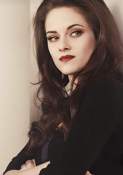 Bella Swan Vampire, Twilight Makeup, Twilight Characters, Vampire Twilight, Eye Makeup Images, Bella Cullen, Vampire Makeup, Makeup Inspired, Feminine Energy Aesthetic