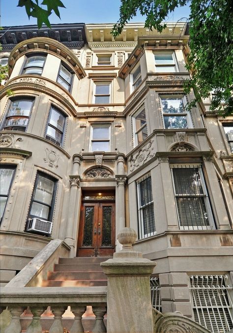 Brownstone House, Nyc Brownstone, Old World Interiors, Brownstone Homes, New York Brownstone, Victorian Room, Brooklyn Brownstone, Row Houses, Classic Building