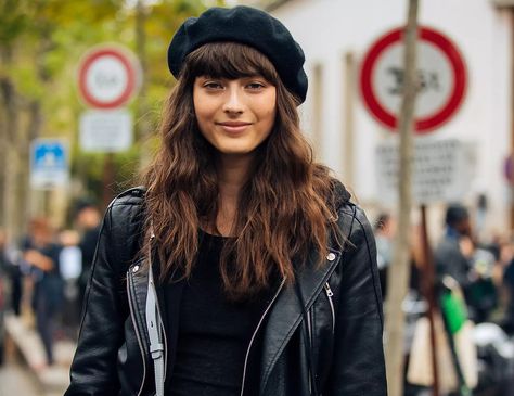 How to wear a beret | John Lewis & Partners Beret Cap Outfit, Outfit With Beret Hat, Beret With Bangs, Beret Street Style, Outfit With Beret, Beret Hair, Cap Outfits For Women, How To Wear A Beret, Street Style 2022