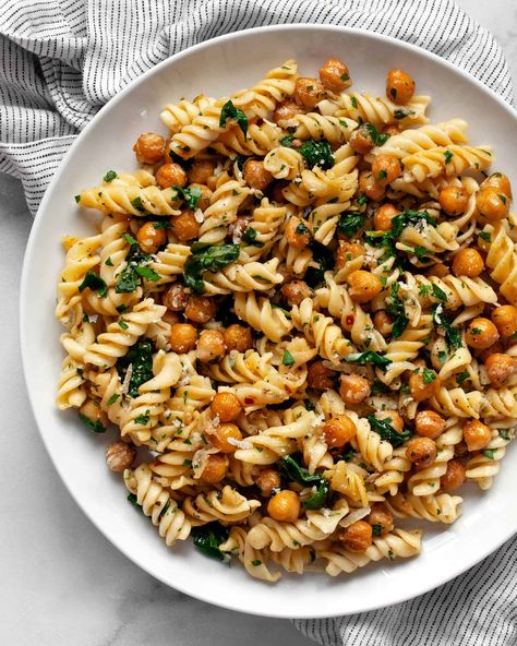 Easy Chickpea Pasta with Spinach - Last Ingredient Chickpea Noodles, How To Make Chickpea Pasta, Chickpea Lunch Ideas, Chickpea Pasta Salad, Chick Pea Pasta Recipe, Chickpea Rotini Recipes, Chickpea Penne Pasta Recipes, Chickpea Pasta Meal Prep, Spinach Chickpea Pasta