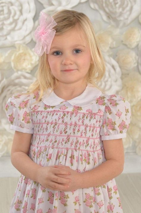 Dress Portrait, Craft Smock, Southern Dresses, Spring Portraits, Portrait Dress, Heirloom Dresses, Girls Easter Dresses, Smocked Dress, Easter Dress