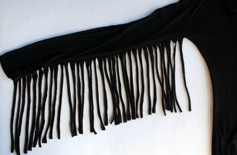 Fringe Clothing Diy, Diy Fringe, Fringe Sleeves, Diy Clothes Accessories, Fringe Tshirt, Fringe Clothing, Ribbon Skirt, Fringe Shirt, Ribbon Skirts