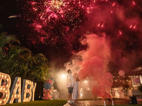 Fireworks show | Gender Reveal Miami Gender Reveal Fireworks, Firework Gender Reveal, Sound Photography, Prego Pics, Gender Reveal Baby Shower Themes, Twin Gender Reveal, Auntie Era, Baby Gender Reveal Party Decorations, Pregnancy Ideas