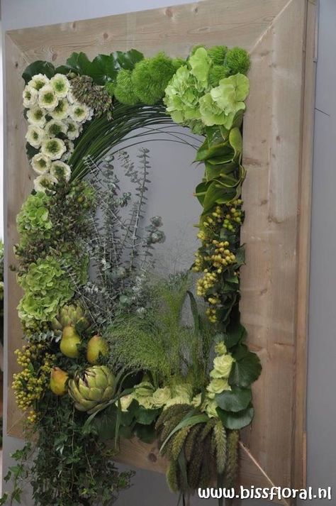 Mos Wand, Modern Floral Arrangements, Moss Decor, Succulent Wall Art, Creative Flower Arrangements, Moss Wall Art, Moss Garden, Walled Garden, Moss Art