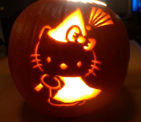 Happy Halloween! ♥ Hello Kitty Halloween Wallpaper, Witch Jack O Lantern, Kitty Pumpkin, Hello Kitty Pumpkin, Cute Pumpkin Carving, Halloween Pumpkin Designs, Charmmy Kitty, Kitty Coloring, Pumpkin Carvings Stencils