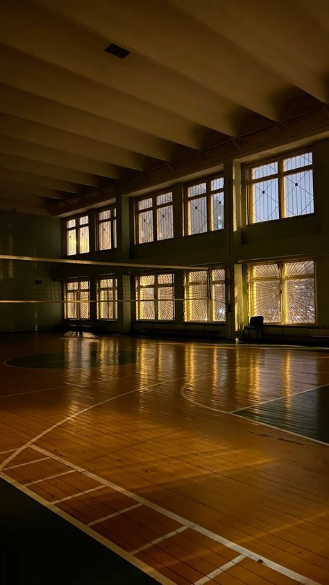 Volleyball Gym Aesthetic, Volleyball Manager Aesthetic, Volleyball Coach Aesthetic, Volleyball Club Aesthetic, Sports Aesthetic Volleyball, School Volleyball Aesthetic, Volleyball Court Aesthetic, Libero Volleyball Aesthetic, Volleyball Aesthetic Pictures