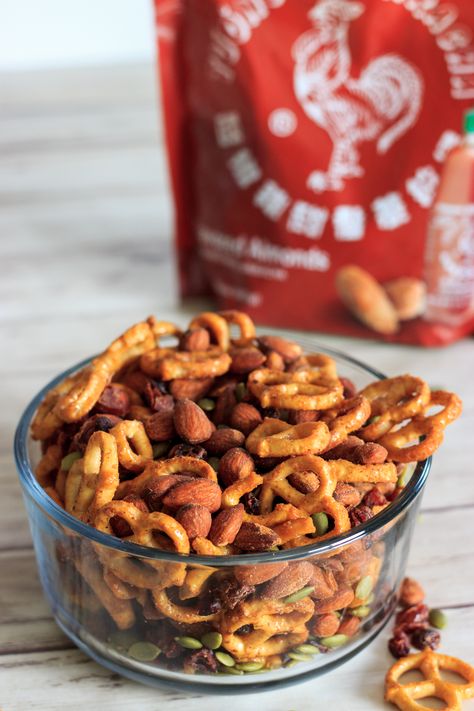 Sweet & Spicy Sriracha Trail Mix - Mommy Gone Healthy | A Lifestyle Blog by Amber Battishill Beef Wraps, Trail Mix Recipes, Late Night Cravings, Natural Snacks, Honey Toast, Korean Beef, Honey Glazed, Spicy Snacks, Low Cholesterol