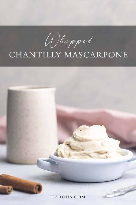 Chantilly mascarpone is a delicious and versatile whipped cream that can be served on its own or used in a variety of desserts. Perfect as a topping or filling. Vanilla Loaf Cake, Vanilla Pound Cake Recipe, Vanilla Pound Cake, Raisin Cake, Crepes And Waffles, Loaf Cake Recipes, Swirl Cake, Mascarpone Cream, Pound Cake With Strawberries