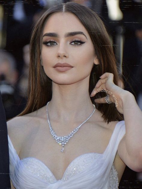 Lily Collins Makeup, ليلي كولينز, Prom Makeup For Brown Eyes, Formal Makeup, Bride Makeup, Lily Collins, American Beauty, Prom Makeup, Glam Makeup