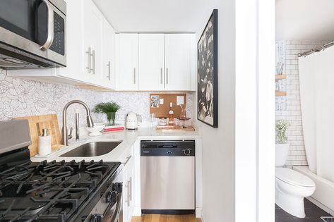 Tour the 500 Sq. Ft Apartment That Made Our Editors Gasp | The Everygirl 100 Sq Ft Kitchen, 450 Sq Ft Apartment, 650 Sq Ft Apartment, Minimalist Basement, 550 Sq Ft Apartment, 500 Sq Ft Apartment, Small Townhouse, 500 Sq Ft House, Cottage Ranch