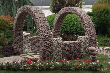 Gabion Ideas, Gabion Retaining Wall, Gabion Baskets, Gabion Wall, Corner Garden, Garden Idea, Fence Design, Diy Backyard, Outdoor Projects