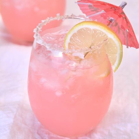 Pink Señorita {Pink Lemonade Margaritas} - Miss in the Kitchen Dusty Pink Aesthetic, Pink Lemonade Margarita, Pink Lemonade Cookies, Pink Lemonade Recipes, Easy Drinks To Make, Lemonade Birthday, Drinks To Make, Big 30, Pink Lemonade Party