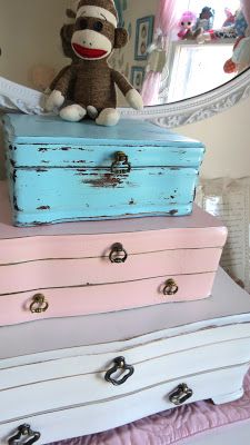 Upcycle cutlery boxes Wood Box Painting Ideas Easy, Flatware Box, Jewelry Box Makeover, Drawer Shelf, Knick Knack, Simple Craft, Upcycle Recycle, Refurbished Furniture, Homemade Dog