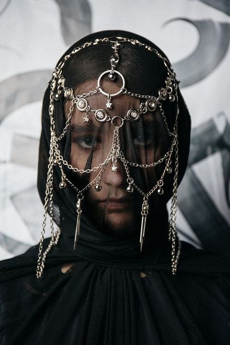 Face Veil, Ethno Style, Face Jewellery, Photographie Portrait Inspiration, Estilo Punk, Fashion Face Mask, Fantasy Jewelry, Fantasy Clothing, Fantasy Fashion