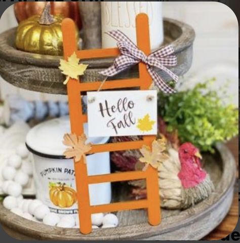 Fall Leaves Decor, Thanksgiving Crafts Decorations, Farmhouse Ladder, Fall Leaf Decor, Fall Feeling, Leaves Decor, Chalk Crafts, Tiered Tray Diy, Farmhouse Crafts