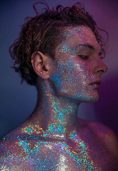 Skin Glitter, Photoshoot Glitter, Glitter Shoot, Glitter Photoshoot, Body Shimmer Photoshoot, Glitter Body Photoshoot, Glitter Fashion Editorial, Male Art Photography, Disco Photoshoot