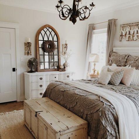 Country style bedroom - 30+ examples of cozy bedroom designs | My desired home Modern Farmhouse Bedroom Decor, Shabby Chic Decorating, Design Ložnic, Cozy Bedroom Design, Country Style Bedroom, Farmhouse Bedroom Decor Ideas, Shabby Chic Decor Bedroom, Farmhouse Style Bedrooms, Modern Farmhouse Bedroom