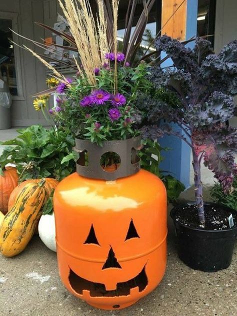 Propane Tank Pumpkins Diy, Repurposed Propane Tank, Recycle Propane Tanks, Helium Tank Pumpkin, Propane Tank Pumpkins, Propane Tank Art, Halloween Home Decor Ideas, Upcycle Art, Propane Tanks