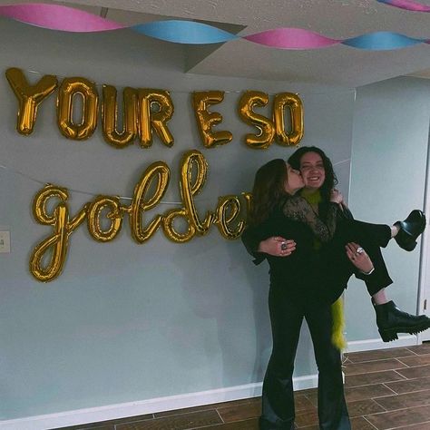 Harry Styles Birthday Decorations, Harry Styles Hen Do, Harry Styles Golden Birthday Party, Harry Styles Birthday Theme, Harry Styles Themed Bachelorette Party, Harry Styles Birthday Party Ideas Golden, Harry Styles Birthday Party Ideas Decoration, Harry Styles 18th Birthday, Harry Styles Bday Party