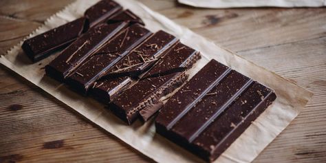 Dark chocolate contains a high concentration of flavonoids and polyphenols, which are two antioxidants that have major health benefits. Dark Chocolate Benefits, Chocolate Benefits, Types Of Chocolate, Iron Rich Foods, Bbc Good Food Recipes, Köstliche Desserts, Food Source, Best Chocolate, Puddings