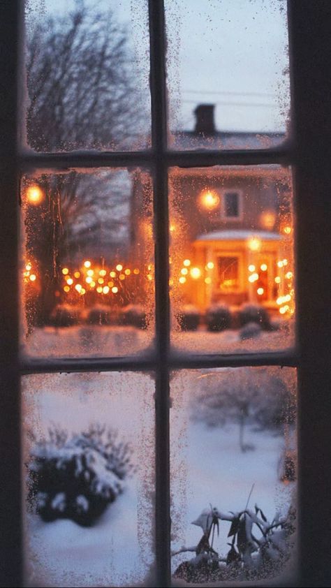 Ambience Photography, Christmas Window Painting Ideas, Snow Cottage, Pretty Windows, Snowy Window, Window Painting Ideas, Christmas Window Painting, Window Views, Photography Dark