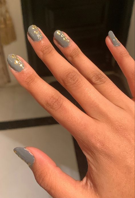 Grey And Rose Gold Nails, Acrylic Nails Gray, Grey And Gold Nails, Nails One Color, Gold Leaf Nails, Nails Rose Gold, Nails Gray, Leaf Nails, Nails Rose