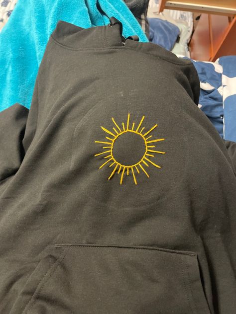 Hoodie Embroidery Ideas Easy, Small Sun Embroidery, Dark Embroidery Designs, Embroidery Hoodie Diy, Hoodie Embroidery Ideas, Diy Embroidered Sweatshirt, Diy Hoodie, Hoodie Design Ideas, Hoodie Diy