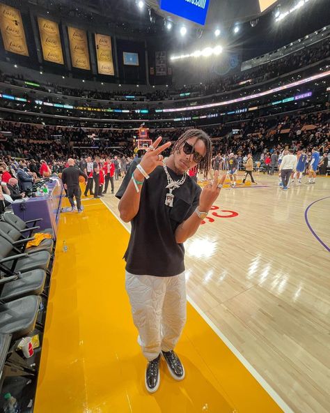 Justin “Jets” Jefferson on Instagram: “Courtside at the LakeShow✅ Bron if you need a 6th man I can get a couple buckets😂😂” Justin Jefferson, Buckets, A Couple, Instagram Profile, I Can, Basketball, Football, Instagram Photos, On Instagram