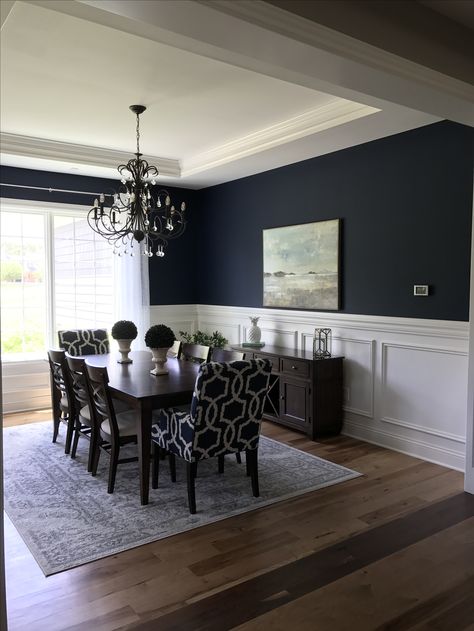 Dinning Room Paint Colors 2024, Dining Room Dark Wood, Navy Blue Dining Room, Navy Dining Room, Sherwin Williams Naval, Informal Dining Room, Blue Dining Room Walls, Blue Dining Room Decor, Dining Room Navy