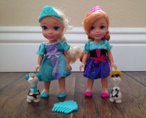 Disney Frozen Young ELSA AND ANNA Exclusive Doll Set Toys R Us LIMITED | #534245820 Elsa And Anna Toys, Elsa Toys, Elsa Baby, Elsa Halloween Costume, Disney Princess Doll Collection, Elsa And Anna Dolls, Frozen Elsa Doll, Disney Barbie Dolls, Frozen Dolls