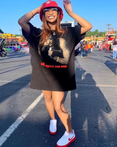 @iamskylarmarie shared a photo on Instagram: “All eyez on me ❤️🤩” • Oct 29, 2020 at 7:00pm UTC Oversized Tshirt Outfit Black Women, Skylar Marie, Big Tshirt Outfit, Big T Shirt Outfits, Oversized Tshirt Outfit, Oversize Tshirt Outfits, All Eyez On Me, Tshirt Outfit, Big Tshirt