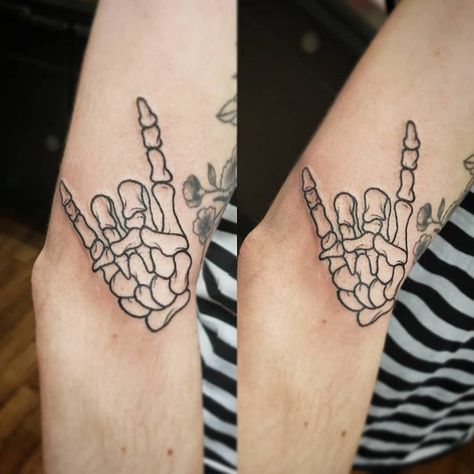 Tattoo Ideas For Groups Of 4, 2 Brothers 1 Sister Tattoo, Discrete Tattoos, Discrete Tattoo, Spooky Couple, Rockstar Tattoo, Patch Tattoo, Tattoos 2023, Tatoo Inspiration