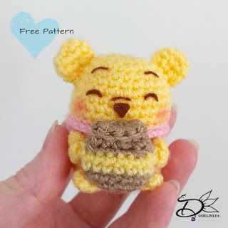 Disney Crochet Patterns, Crochet Disney, Disney Tsum Tsum, Kawaii Crochet, Crochet Keychain, Ideas Crochet, Pooh Bear, Crochet Patterns Amigurumi, Crochet Dolls