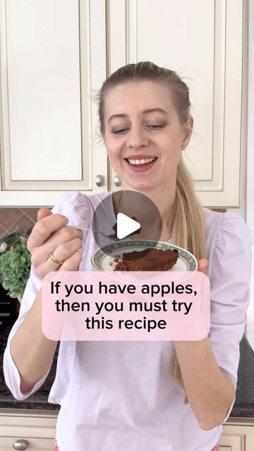 🍎My new favorite gluten free recipe!!! 🍎The kids loved this brownie too! 🍎If you have apples at home, then you must try this rec... | Instagram Apple Egg Cocoa Cake, Apple Brownies Recipe, Apple Chocolate Cake, Ww Brownies, Costco Keto, Apple Brownies, 1200 Calorie Diet Menu, Boxed Cake Mixes Recipes, Healthy Ice Cream Recipes