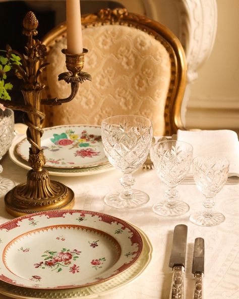 Elevate your dining experience with a touch of elegance by setting your table with this exquisite set of 30 cut crystal glassware pieces. Add sophisticated charm to any occasion, making your gatherings truly unforgettable ✨ online now #antiques #antiquetable #antiquetableware #tablesetting #tablescape #tabledecor #maisonfete Crystal Dinnerware Table Settings, Crystal Tablescape, Baroque Tablescape, Crystal Glassware Tablescape, Baroque Table Setting, Tablescape Ideas, Crystal Glassware, Antique Table, Dining Experience