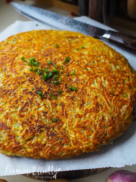 Potato Rosti Stuffed With Bacon & Cheese @ Not Quite Nigella Potatoe Ideas, Rosti Potatoes, Potato Rosti Recipe, German Meals, Rosti Recipe, Simple Healthy Breakfast, Food Potatoes, Breakfast Potato, Potato Rosti