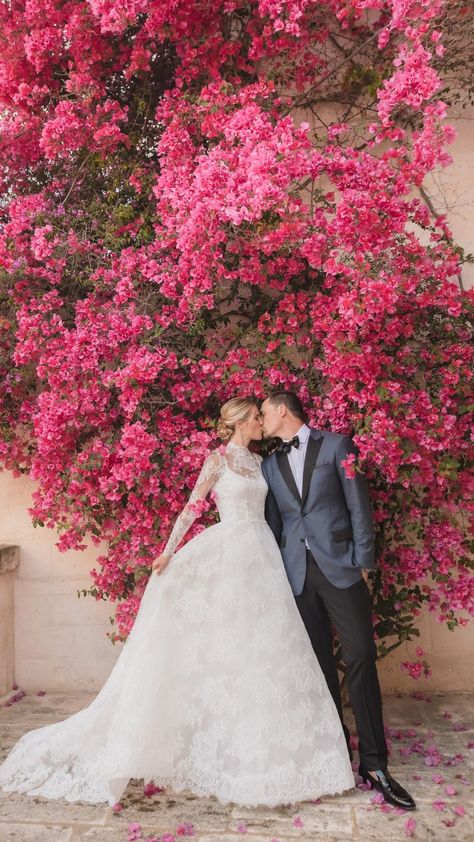 Calling all classic wedding brides, it doesn't get more traditional than this long-sleeve lace wedding dress from Monique Lhuillier. With the removable high-neck topper and all-over lace, this bride looked like an absolute vision for her Italy destination wedding. Head to the link for more long-sleeve wedding dresses we love. // Photo: John & Joseph & Planner: Mindy Weiss Classic Bridal Look, Stone Fox Bride, Wedding Dress Topper, Monique Lhuillier Wedding, Monique Lhuillier Bridal, Wedding Atelier, Long Sleeve Wedding Dress Lace, Wedding Dresses Photos, Wedding Topper