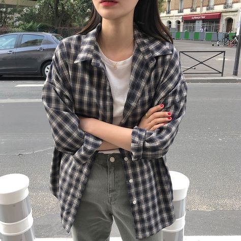 Check Shirts For Girls, Checkered Shirt Outfit, Checked Shirt Outfit, Hot Day Outfit, Finding Style, Mini Closet, Checked Shirt Women, Simple Spring Outfits, Korean Fits