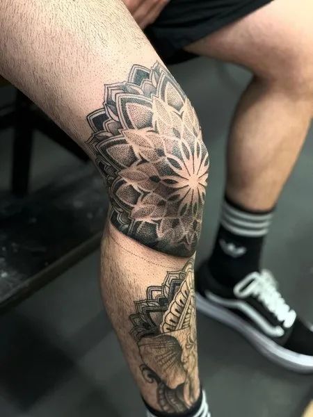 Mandala Knee Tattoo Mandala Tattoo Mann, Mandala Tattoo Men, Dotwork Tattoo Mandala, Tattoo Knee, Tattoos Infinity, Tattoo Dotwork, Skeleton Hand Tattoo, Tattoos Geometric, Back Of Shoulder Tattoo