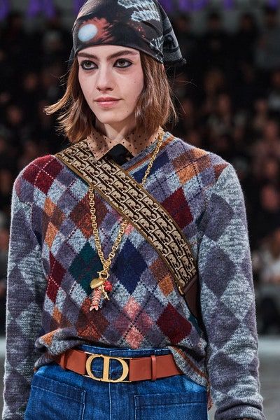 Christian Dior Fall 2020 Ready-to-Wear Collection - Vogue Dior Fall 2020, Mode Boho, Christian Dior Couture, Dior Couture, Knitwear Fashion, Vogue Russia, Fashion 2020, Knit Fashion, Fashion Shows