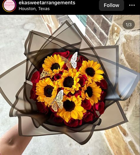 Bouquet With Sunflowers And Roses, Sunflower Bouquet With Roses, Sunflower With Roses Bouquet, Roses And Sunflowers Bouquet, Sunflower And Roses Bouquet, Sunflower Bouquet Aesthetic, Rose And Sunflower Bouquet, Sunflowers With Roses, Sunflower Rose Bouquet