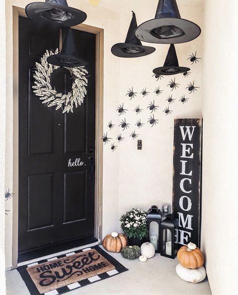 Porch Ghosts, Bats On The Wall, Porta Halloween, Pink Brunette, Diy Porch Decor, Halloween Outside, Halloween Front Doors, Casa Halloween, Halloween Front Porch Decor